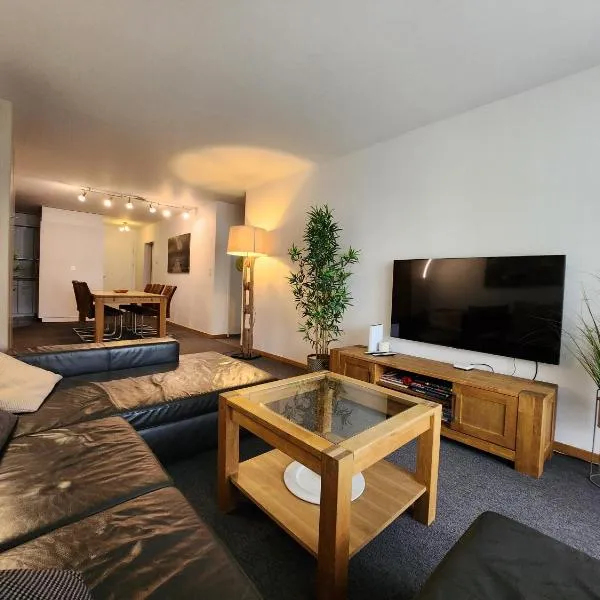 Für 8 Pers neben Talstation Jakobshorn Skipiste 3 Schlafzimmer privater Garten vollausgestattete Küche, hotel a Davos