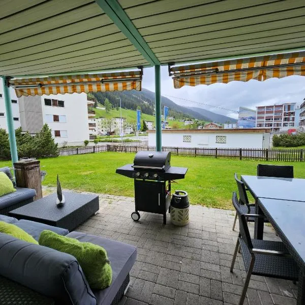 다보스에 위치한 호텔 Grosszügige 3 Schlafzimmer Wohnung mit privatem Garten neben Jakobshornbahn
