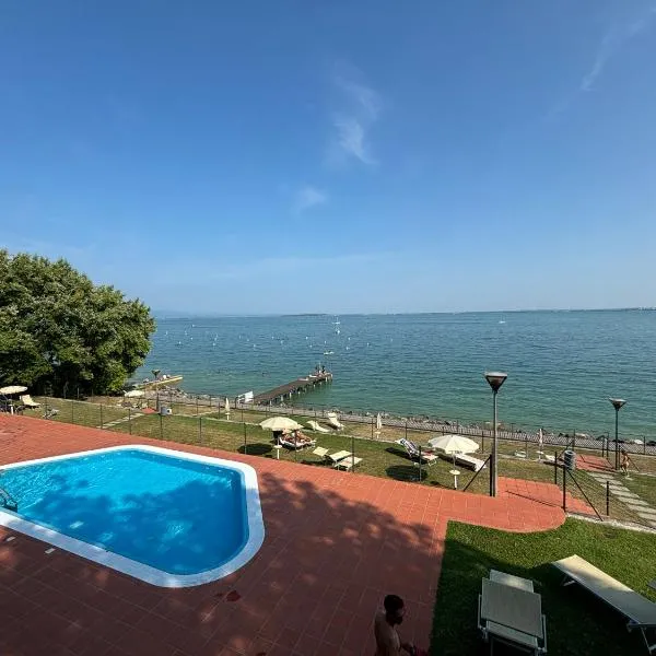 Gardazzuro Appartment Deluxe, hotel in Padenghe sul Garda