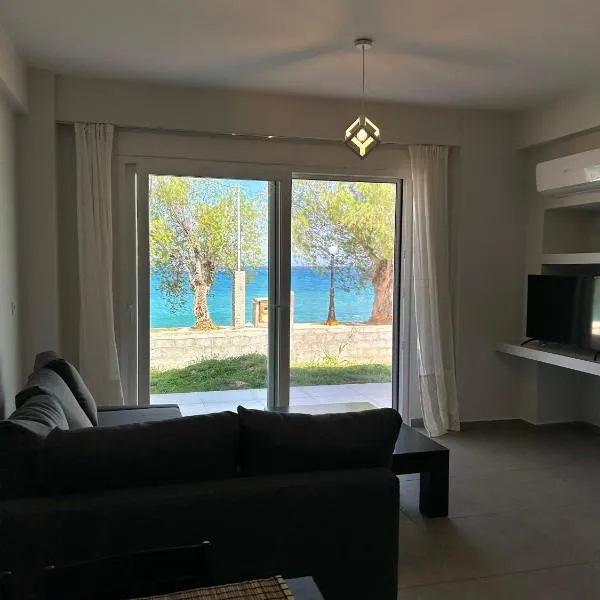 Serene beach house, hotel in Diakopto