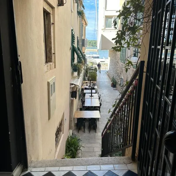 Swan City Apartment & Room, hotel in Šibenik