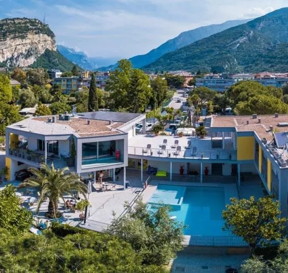Camping Al Porto - Mini Glamping & Mobile Homes, hotel a Nago-Torbole