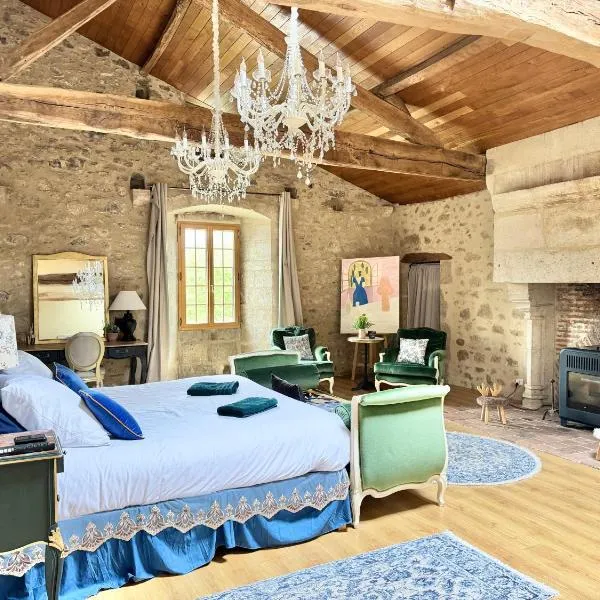 Manoir médiéval art déco - Logis des 3 Artistes, hotel v destinácii Sevremont