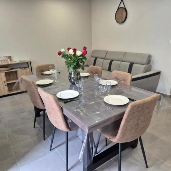 O Bel Haybois Dormant " La Biche "، فندق في Haybes