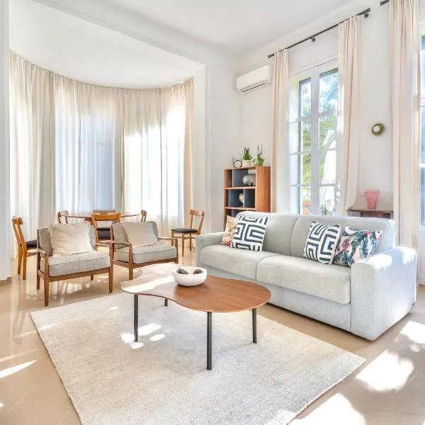Appartement unique - 6 personnes - Clim Terrasse Parking Plages, hôtel à Saint-Raphaël