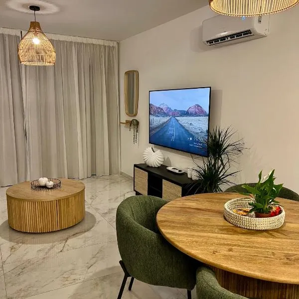 FatCow Beach Apartment Ultra, ξενοδοχείο στη Λάρνακα
