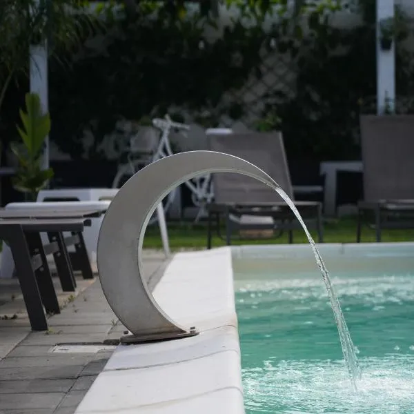 VILLA LEONARDO SAN FOCA - Room, Pool & Restaurant, hotel v destinácii San Foca