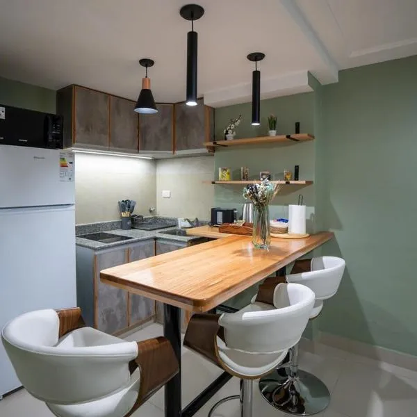 Moderno y cómodo depto con patio interno en San miguel de Tucuman, hotel in San Miguel de Tucumán