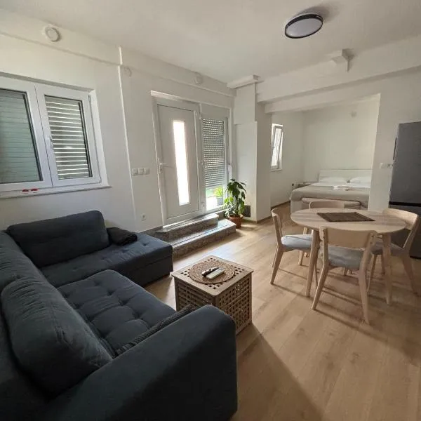 Studio apartman Sedmica, hotel v destinaci Zadar