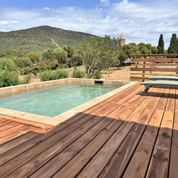 Sposata - maison avec piscine privée - Figari, hotel v destinácii Figari