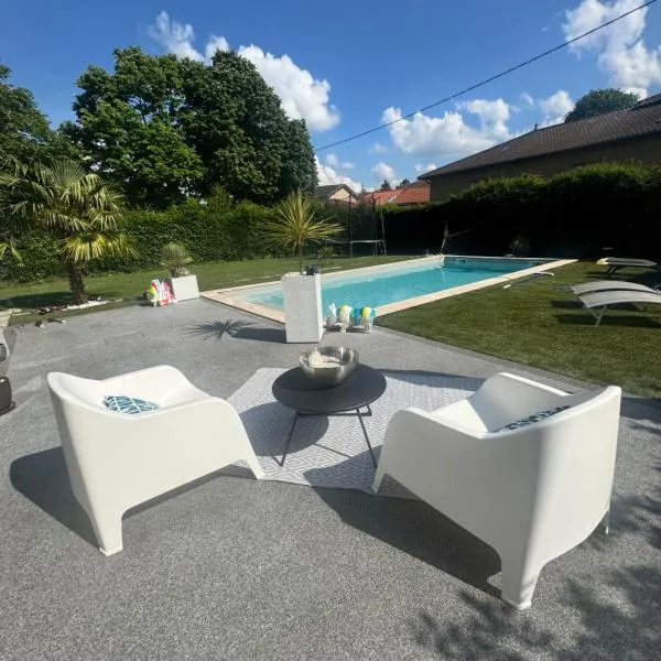 Cozy apartment, hotel v destinaci Neuville-les-Dames