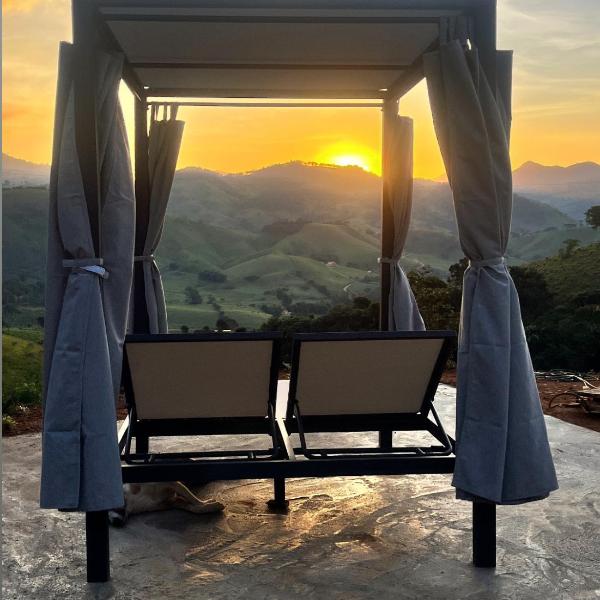 Cabana do Mato com ofurô, deixamos uma cesta para café da manhã e pet friendly