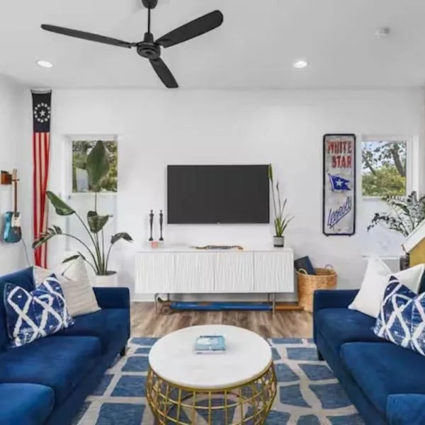 5BR Rooftop Retreat 7 Min to Broadway, Hotel in Nashville