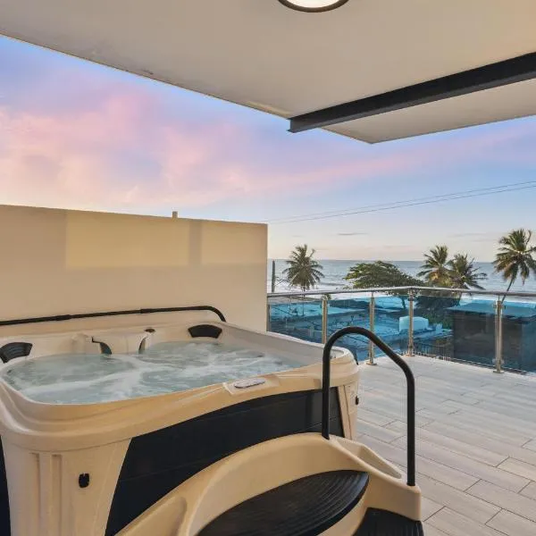 Zaturn Beach House, hotel in Arecibo