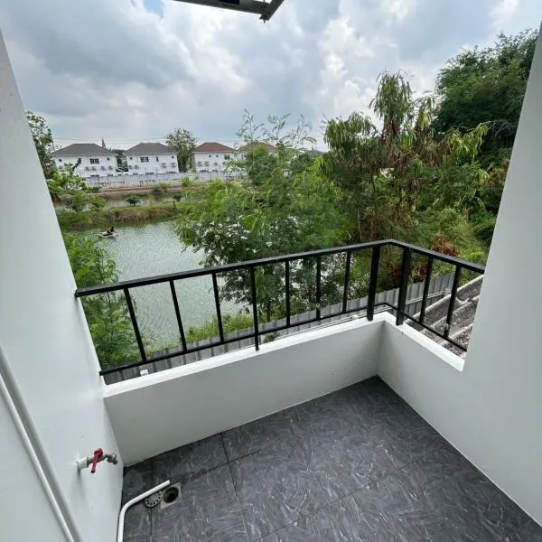 Budget Comfy rooms Suvarnabhumi Airport, hotel v destinaci Samut Prakan