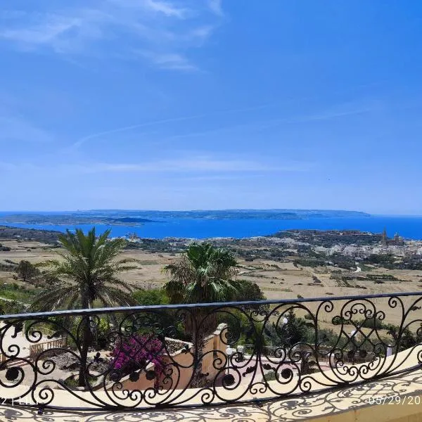 Penthouse Views, hotel di Nadur