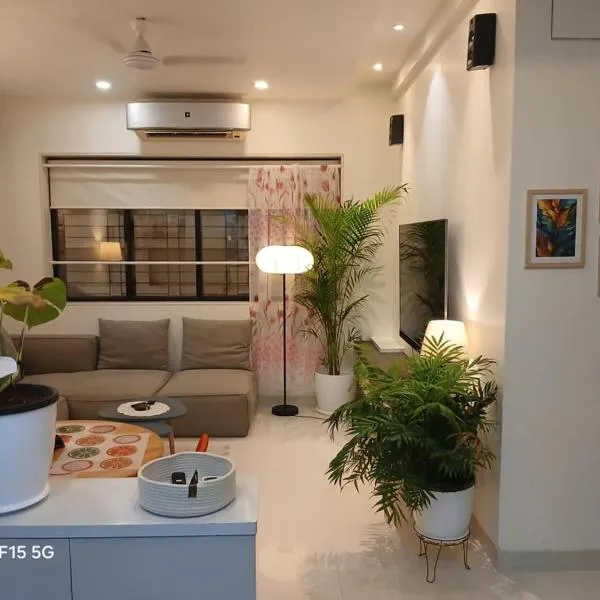 CASA ALOHA - stylish luxe 2bed 3bath luxury home、ムンバイのホテル