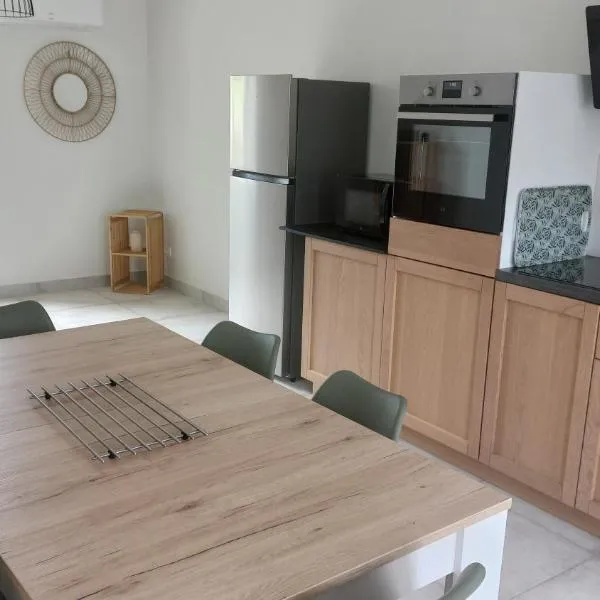 chez Marie et Xav: Frasne-les-Meulières şehrinde bir otel