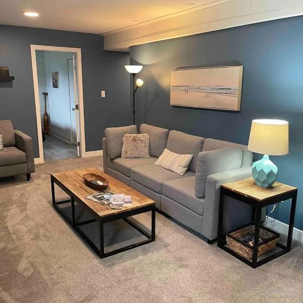Cozy Private Suite with HOT TUB fire pit and AC!, hotel in Hope