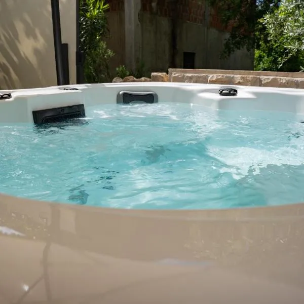 Sunset B Apartment with Private Jacuzzi, hotel in Novalja