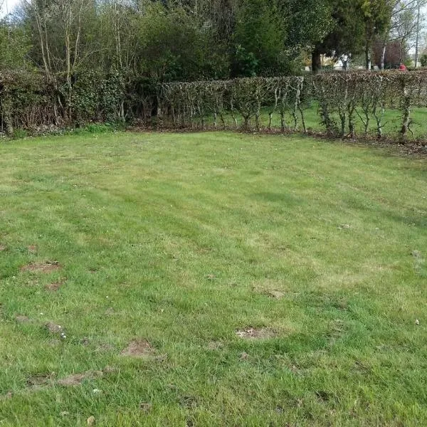 Camping de la minière, hotel in Ménerval