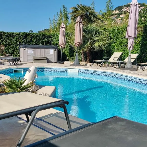 VILLA PLEIN SUD-Piscine-Spa-Climatisation-Parking privé-calme et détente, hotel v destinaci Cavalaire-sur-Mer