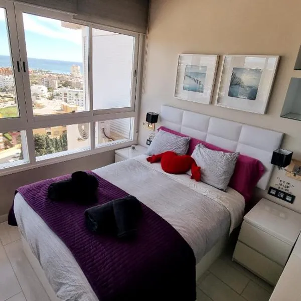 Estudio I vistas mar, cerca tren y Malaga, hotelli kohteessa Torremolinos