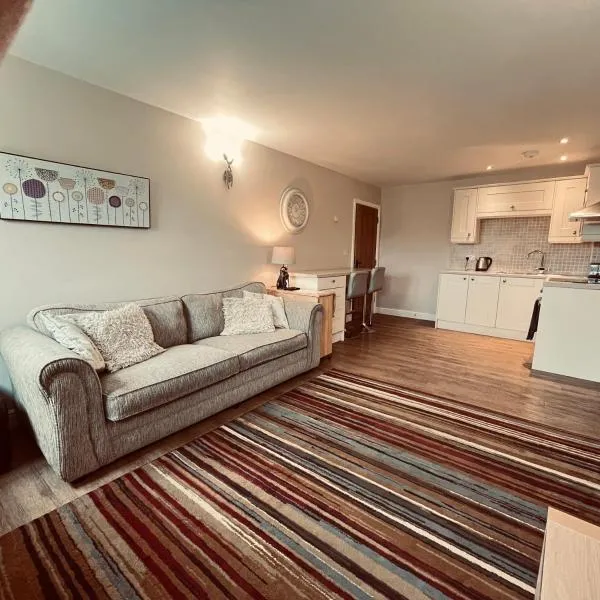 Lake House - beautiful countryside retreat, hotel v destinaci Clutton