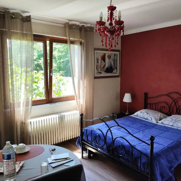Colmar "Room" chambre privée chez l'habitant,parking voiture devant la maison,garage moto et vélo,petit déjeuner, hotel v destinaci Colmar