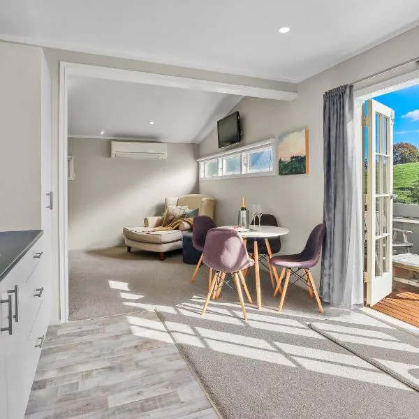 Spacious country guest house, hotel v destinaci Te Kowhai