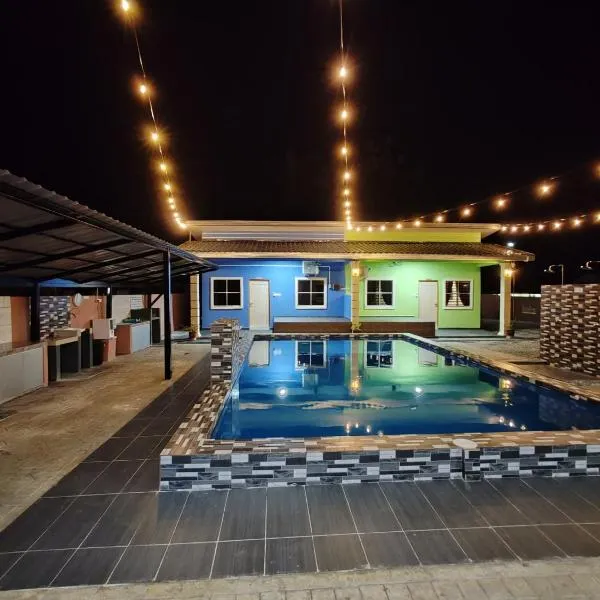 Chalet Restu Mak Abah Pool Merlimau Melaka, hotel in Merlimau