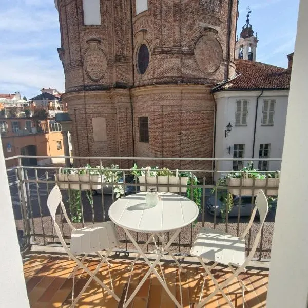 Casa Nina NUOVO Appartamento in centro di Bra，布拉的飯店