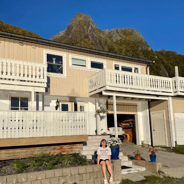 Between fjord and mountain, hotel in Svolvær