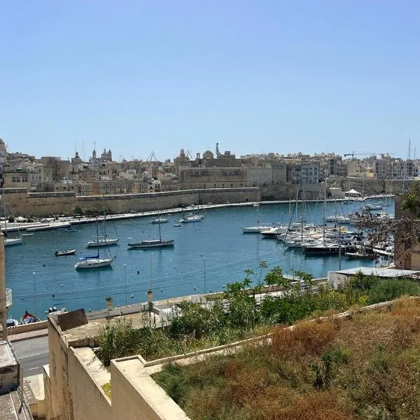 Harbour View Apt with Terrace, hotel in Kalkara