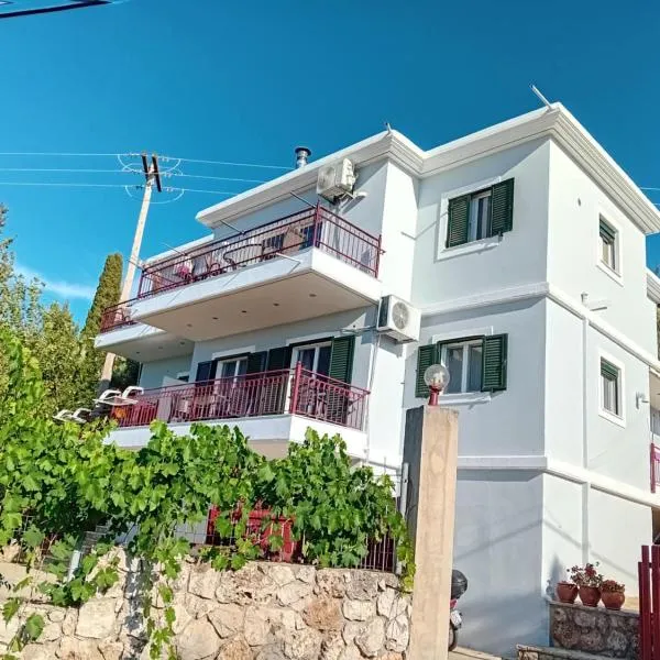 Monika Lefkada, hotel Cukaládeszben