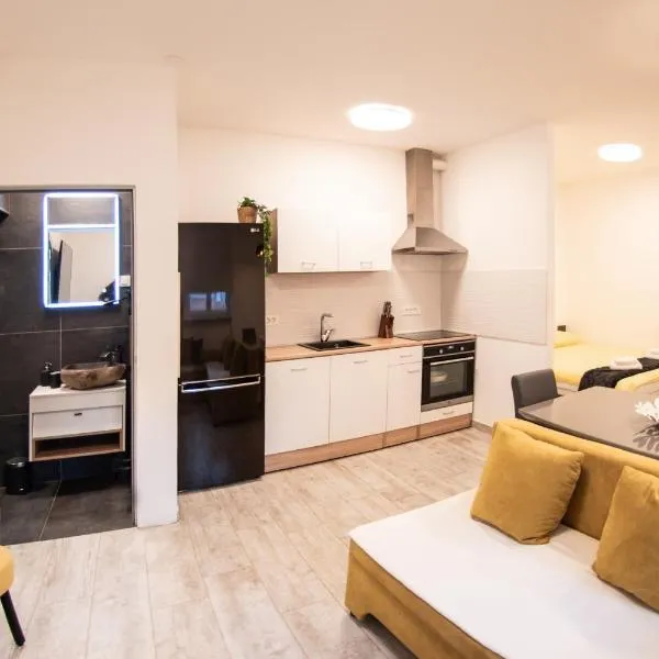 Funktastic Central Maksimir Condo, hotel in Zagreb