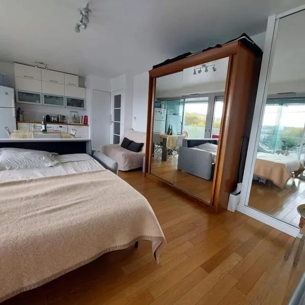 Cozy and Modern Studio in Greater Paris, ξενοδοχείο στη Μπουλόν-Μπιγιανκούρ