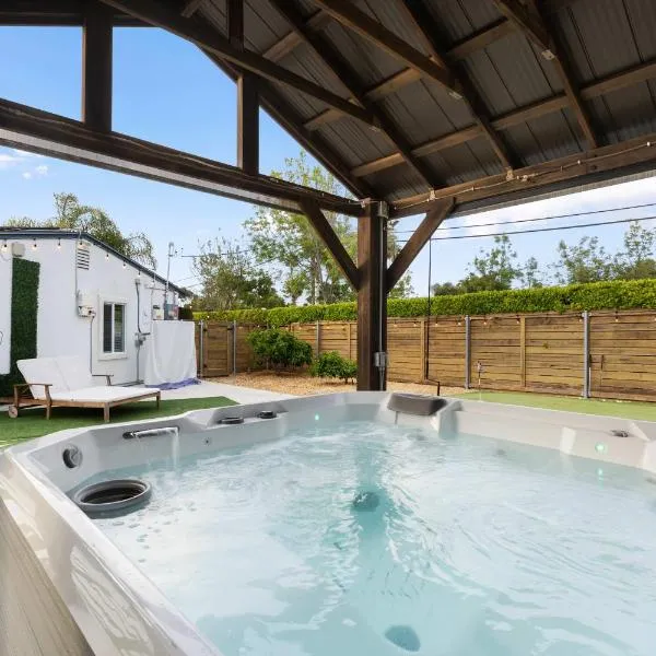 San Diego Chill House with Jacuzzi-Golf-Game Room, hotel in San Diego