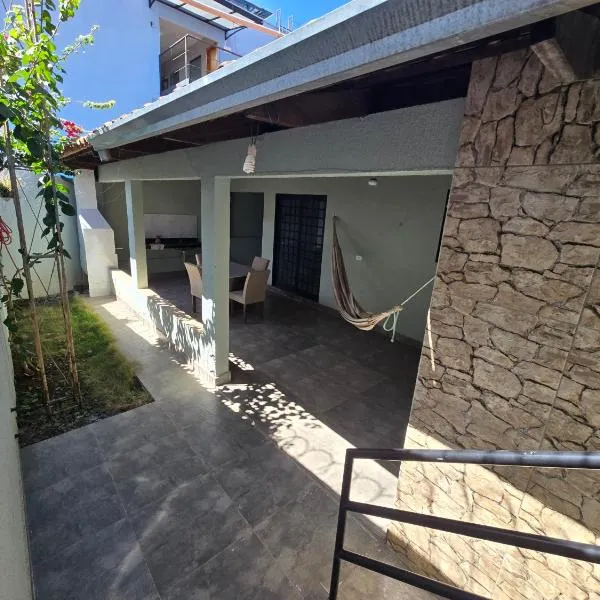 Casa completa dois quartos, com ar condicionado, churrasqueira, garagem, hotel in Aparecida de Goiania