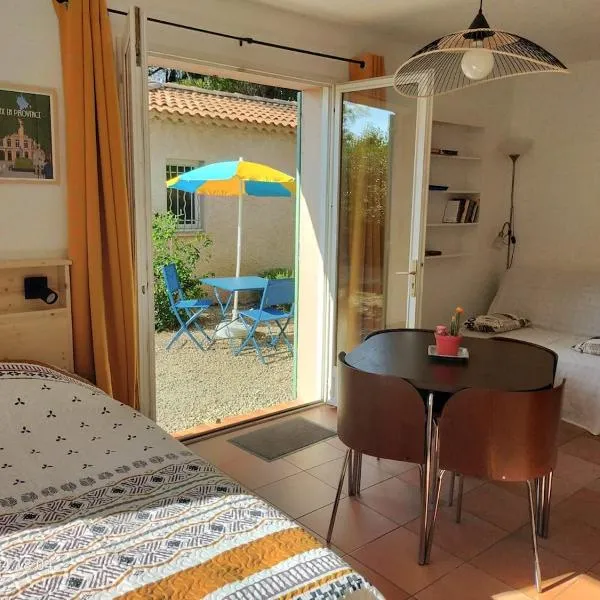 Studio Les Alizés du Luberon, hotel di Pertuis