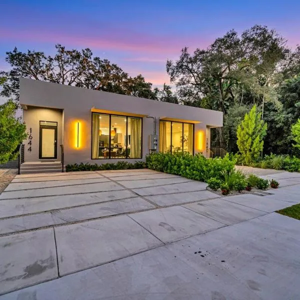Stunning Tropical Pool House North Miami, hotel di Gold Coast Heliport