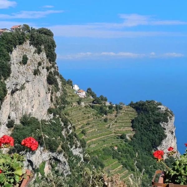 Infinity blu, hotel a Furore