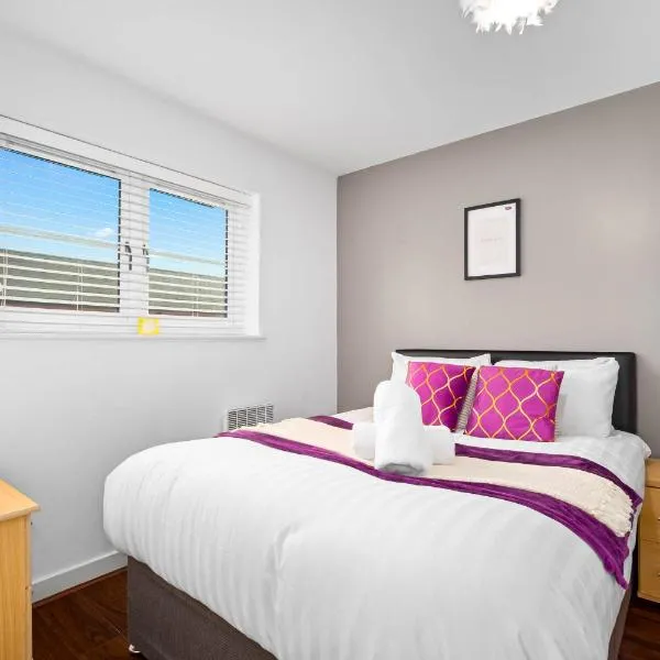 Mint drive 2 Beds With Secure Car Or Van Park w WiFi-Netflix No Deposit Required, hotel v Birminghamu