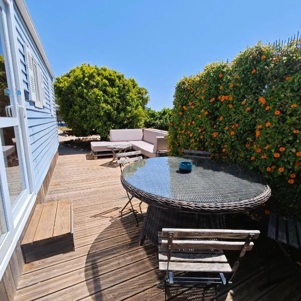Casa Azul-Tiny house with fantastic view, big outdoor space and pool, hotel en Silves