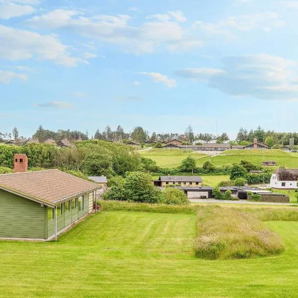 6 person holiday home on a holiday park in Hanstholm, hotel v destinaci Hanstholm