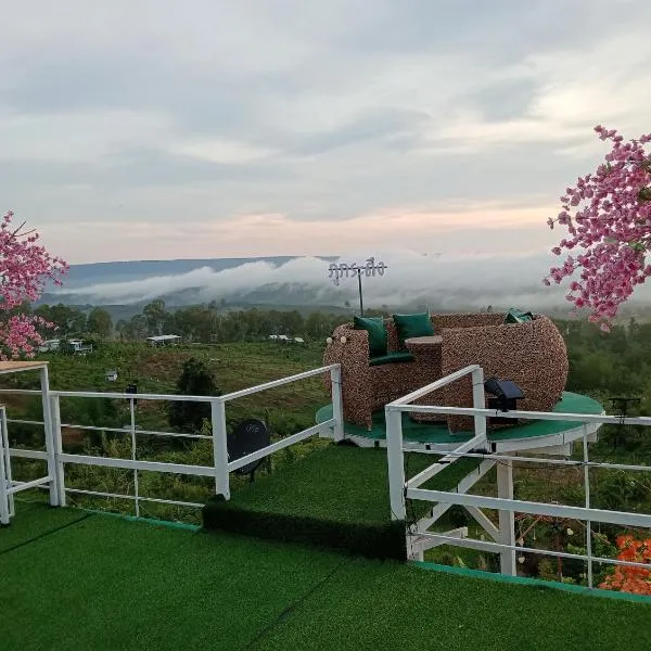 บ้านไร่เก็บตะวันโฮมสเตย์น้ำหนาว, hotel v destinaci Ban Plaek