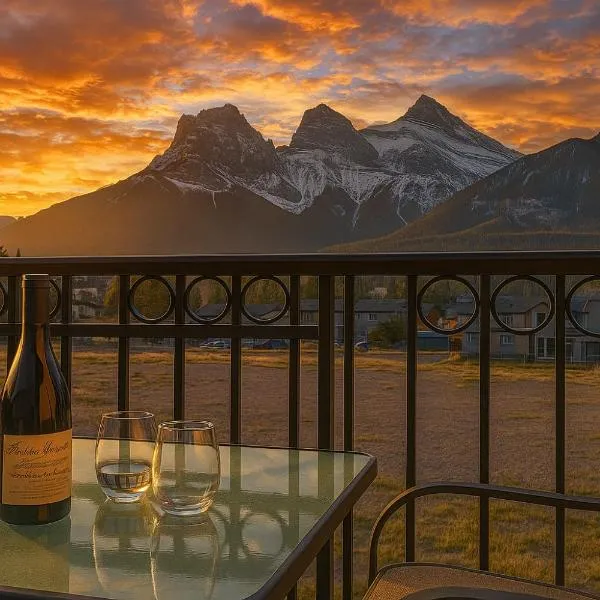 Luxury 3B Mountain Views- Pool & Hot Tub -Sleeps 10, hotel v destinaci Canmore
