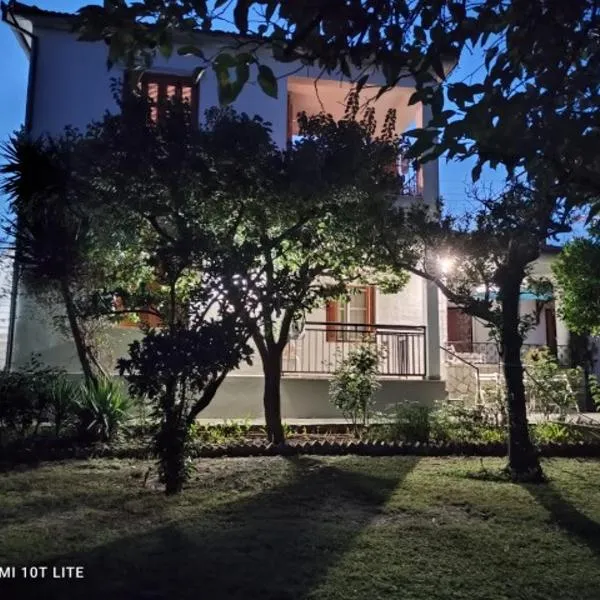 Seretirooms, hotel v destinaci Néa Ankhíalos