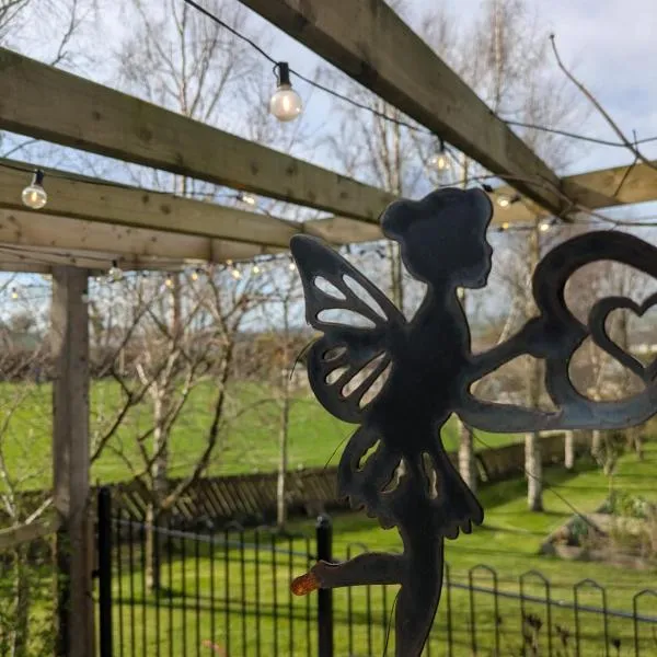 The Loft at Rowantree Cottage, отель в городе Dromara