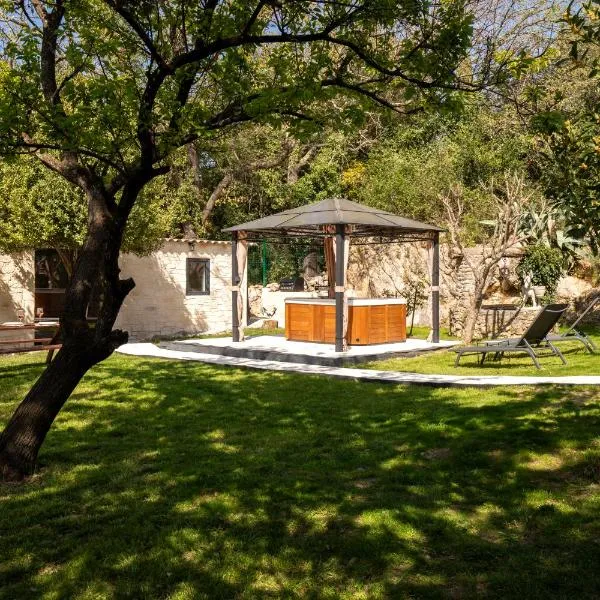 Ô Jacuzzi du Mazet, Hotel in Murles